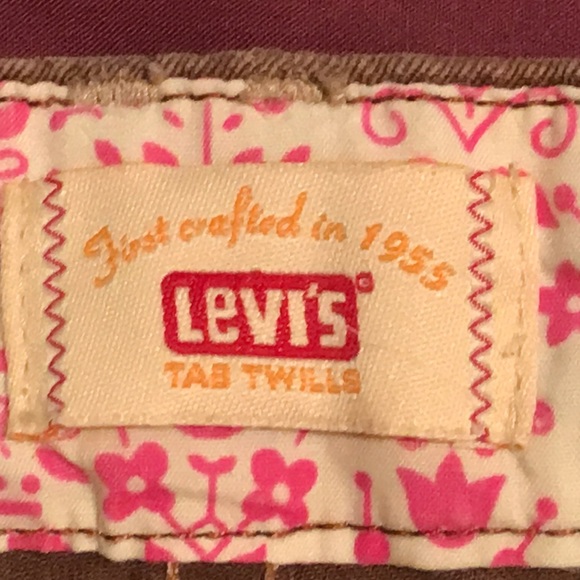 Levi’s brand Women’s Sz 8 Distressed Shorts - Picture 11 of 12